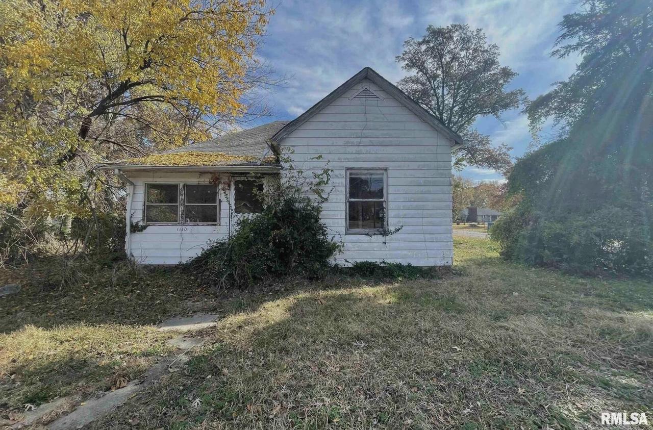 1110 S Main St., Benton, IL 62812