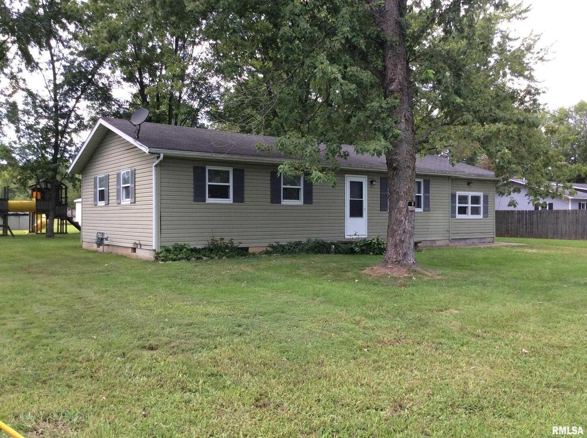 10 Mitchell Dr., Wayne City, IL 62895