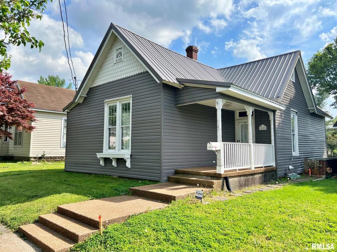 208 E 8th St., Metropolis, IL 62960