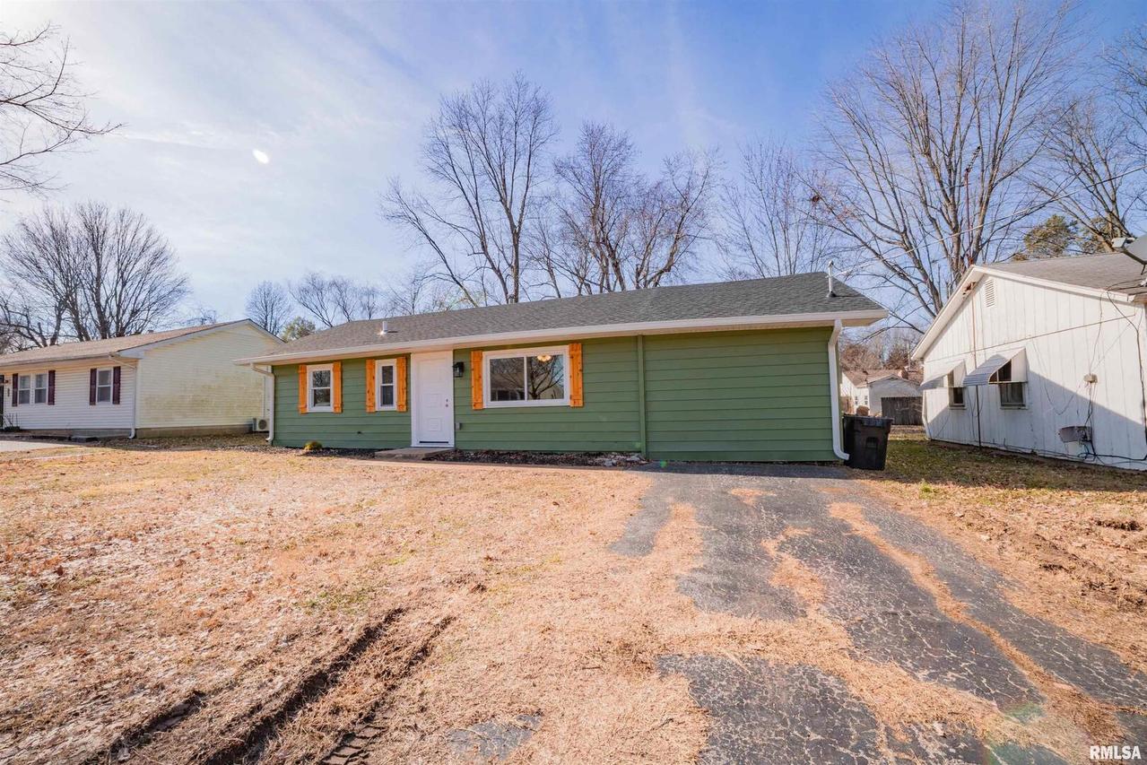 114 Oak Dr., Metropolis, IL 62960