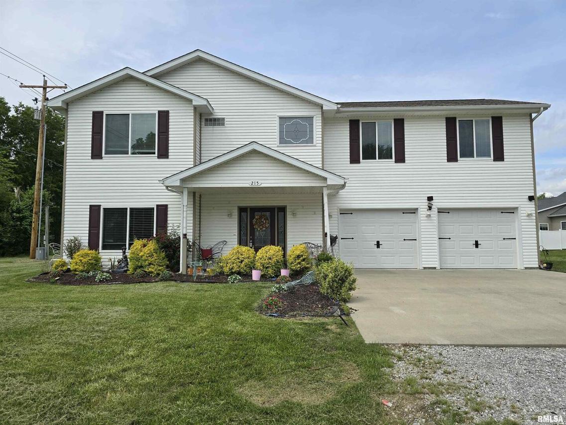 215 Townhouse Dr., Carterville, IL