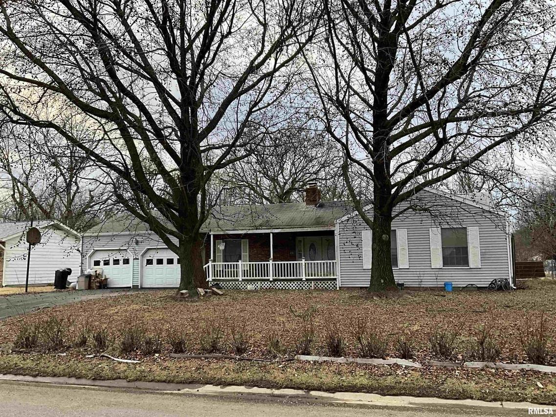 233 Woodland Dr., Salem, IL 62881