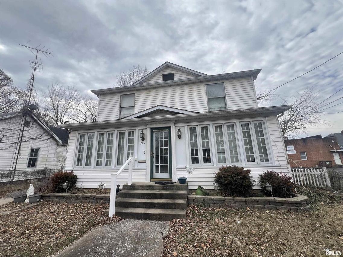 215 S 9th St., Murphysboro, IL 62966