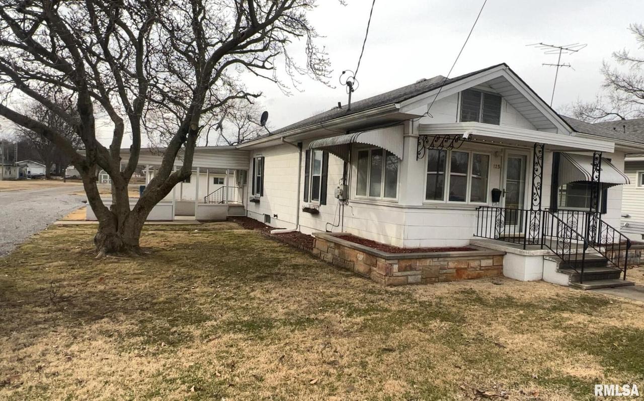 125 S State St., Christopher, IL