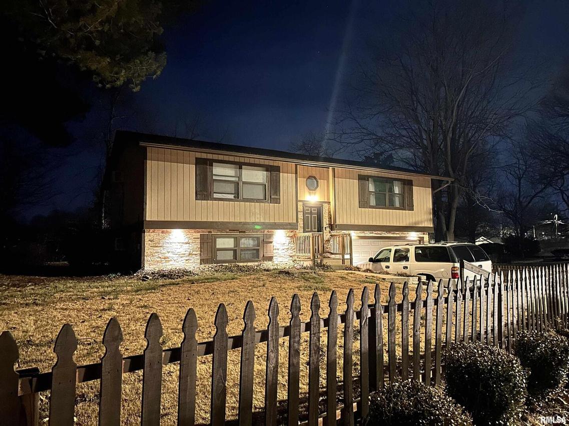 2106 W Sunset Dr., Carbondale, IL 62901