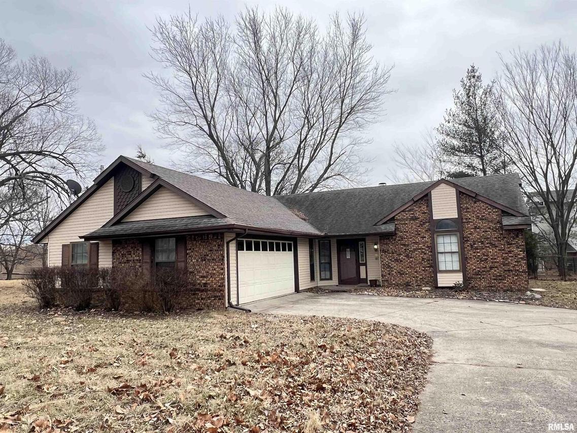 1009 Shawnee Dr., Carterville, IL 62918