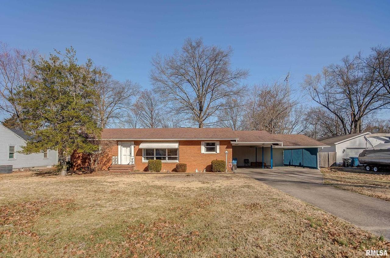 615 W 6th St., Benton, IL 62812