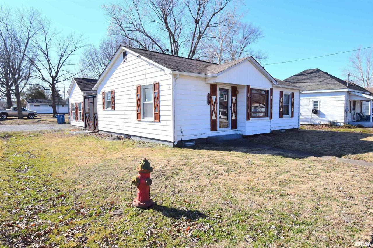 301 W North St., Sesser, IL 62884