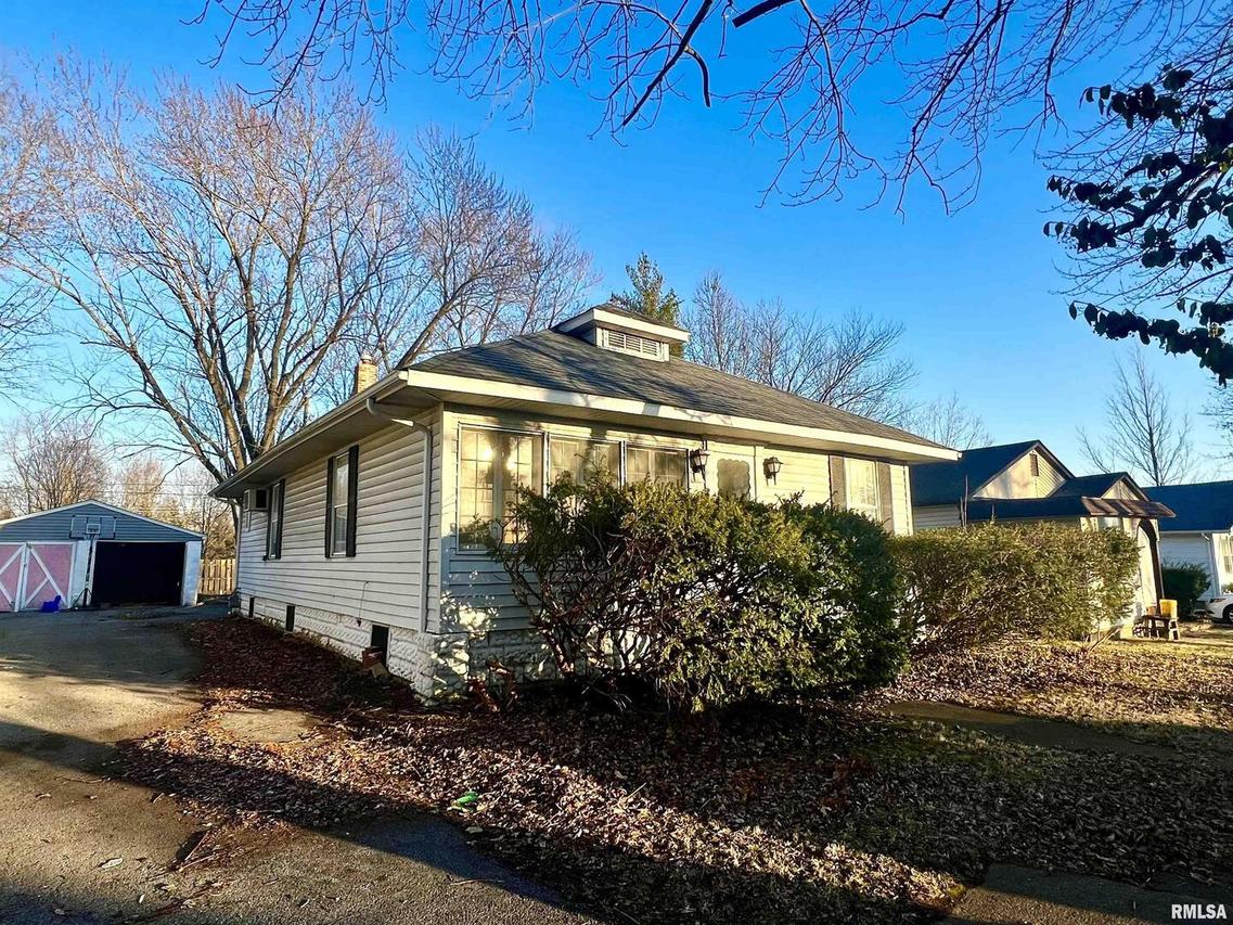 212 S 8th St., Herrin, IL 62948