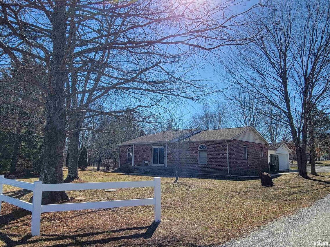 1525 Kaolin Rd., Cobden, IL 62920