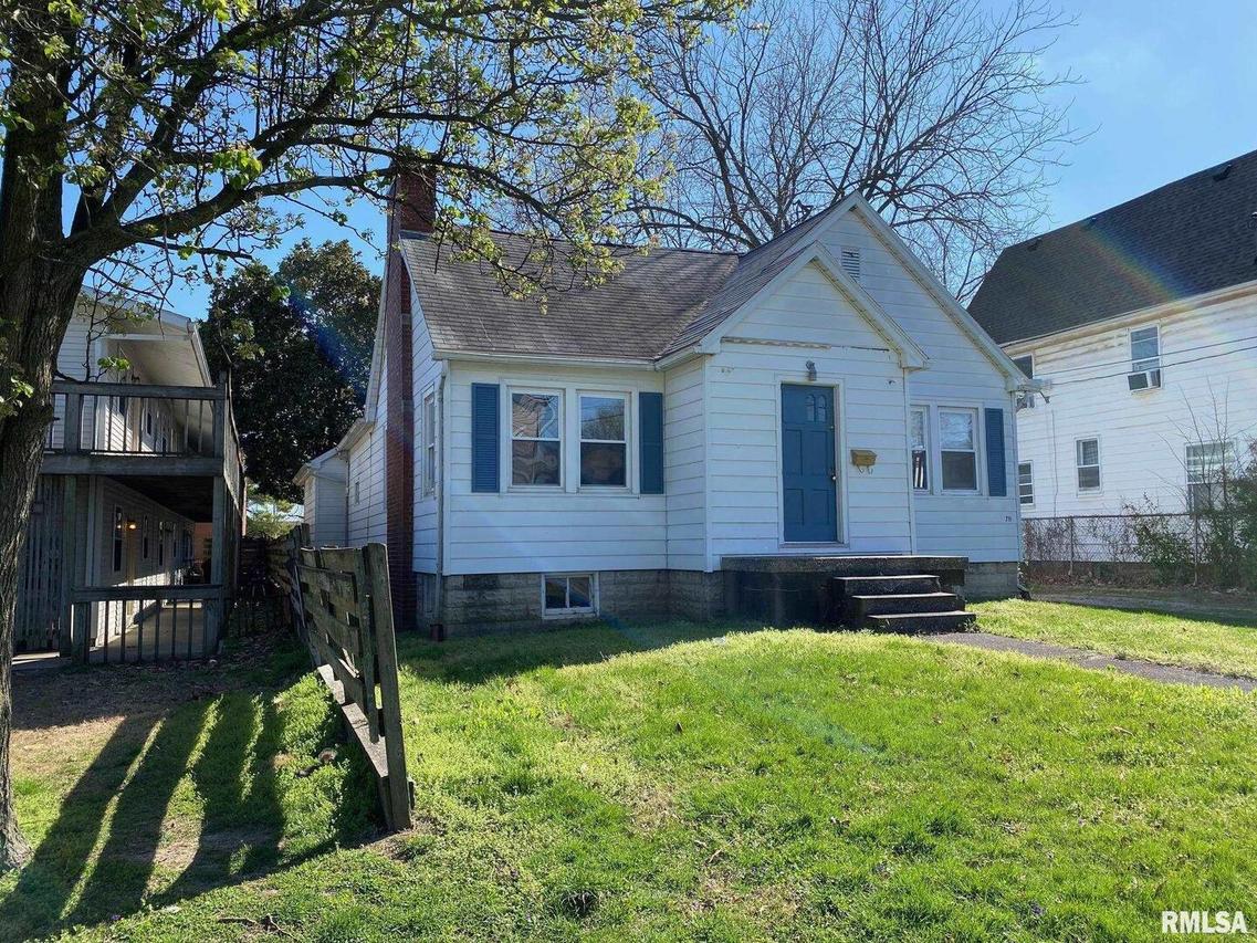 711 W College St., Carbondale, IL 62901