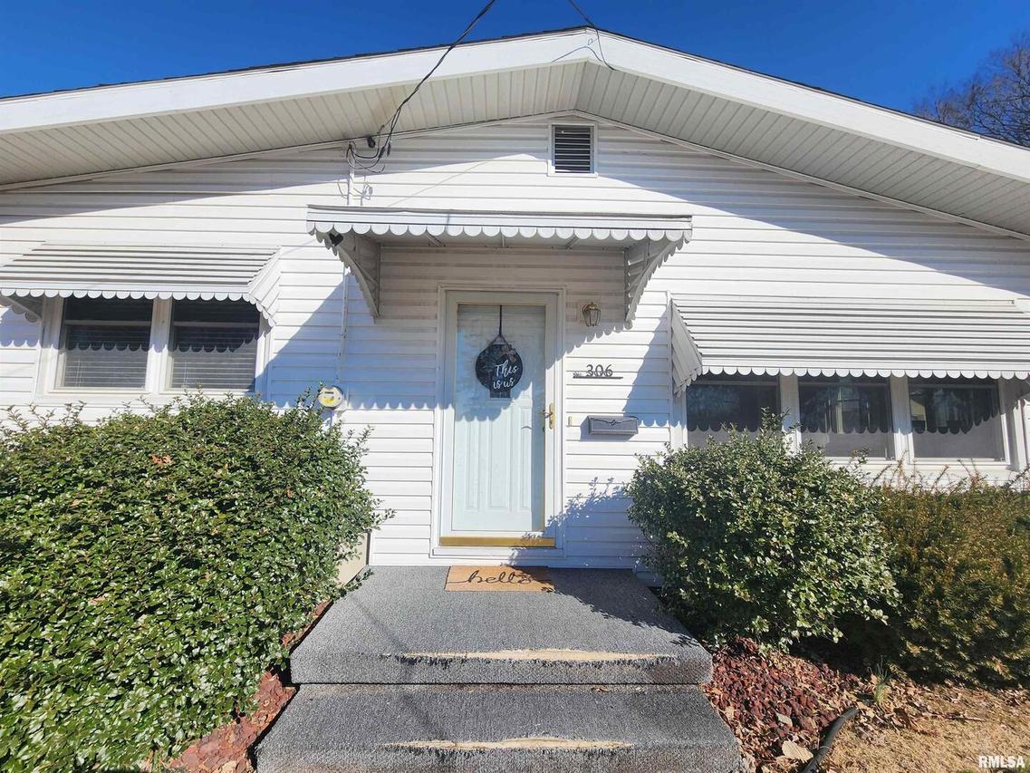 306 Van Buren St., Duquoin, IL 62832