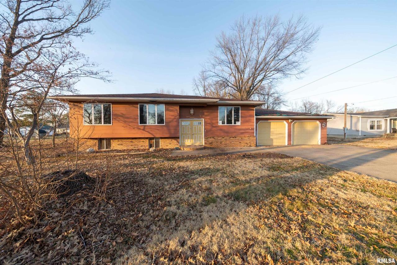 1511 E Cleveland St., West Frankfort, IL 62896