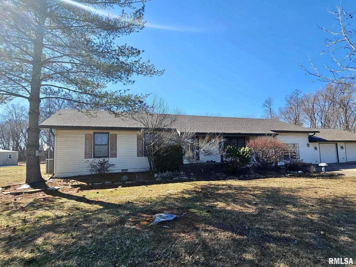 2163 Pebble Dr., West Frankfort, IL 62896