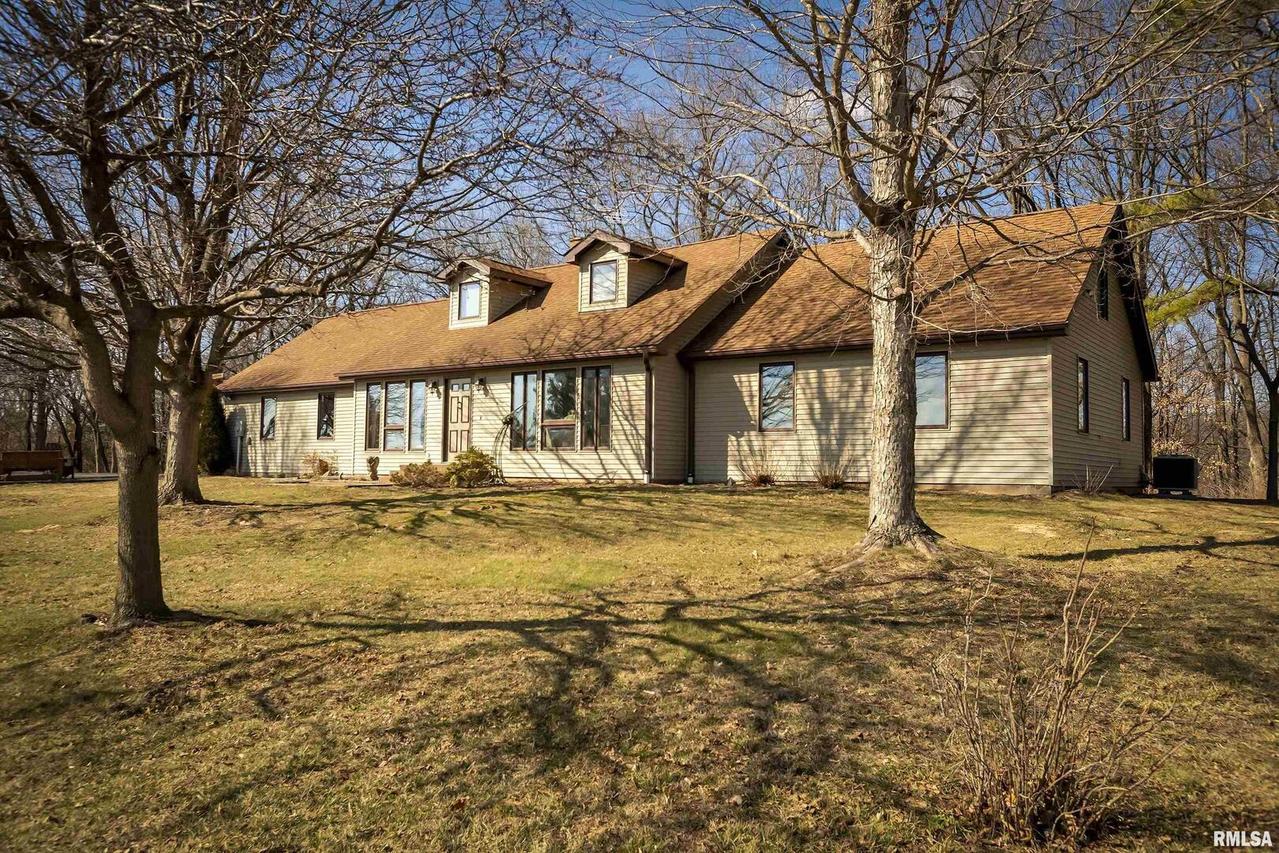 1 Potters Rd., Makanda, IL 62958