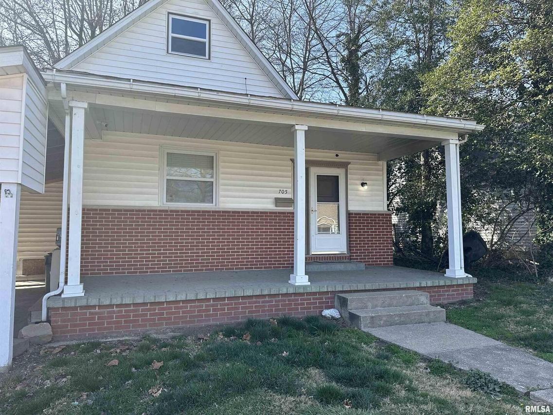 705 S 18th St., Herrin, IL 62948