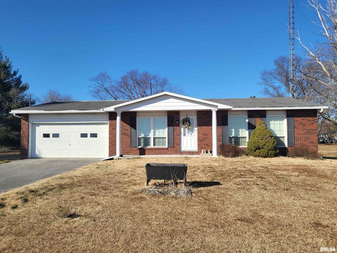 610 E Tamaroa Rd., Ina, IL 62846