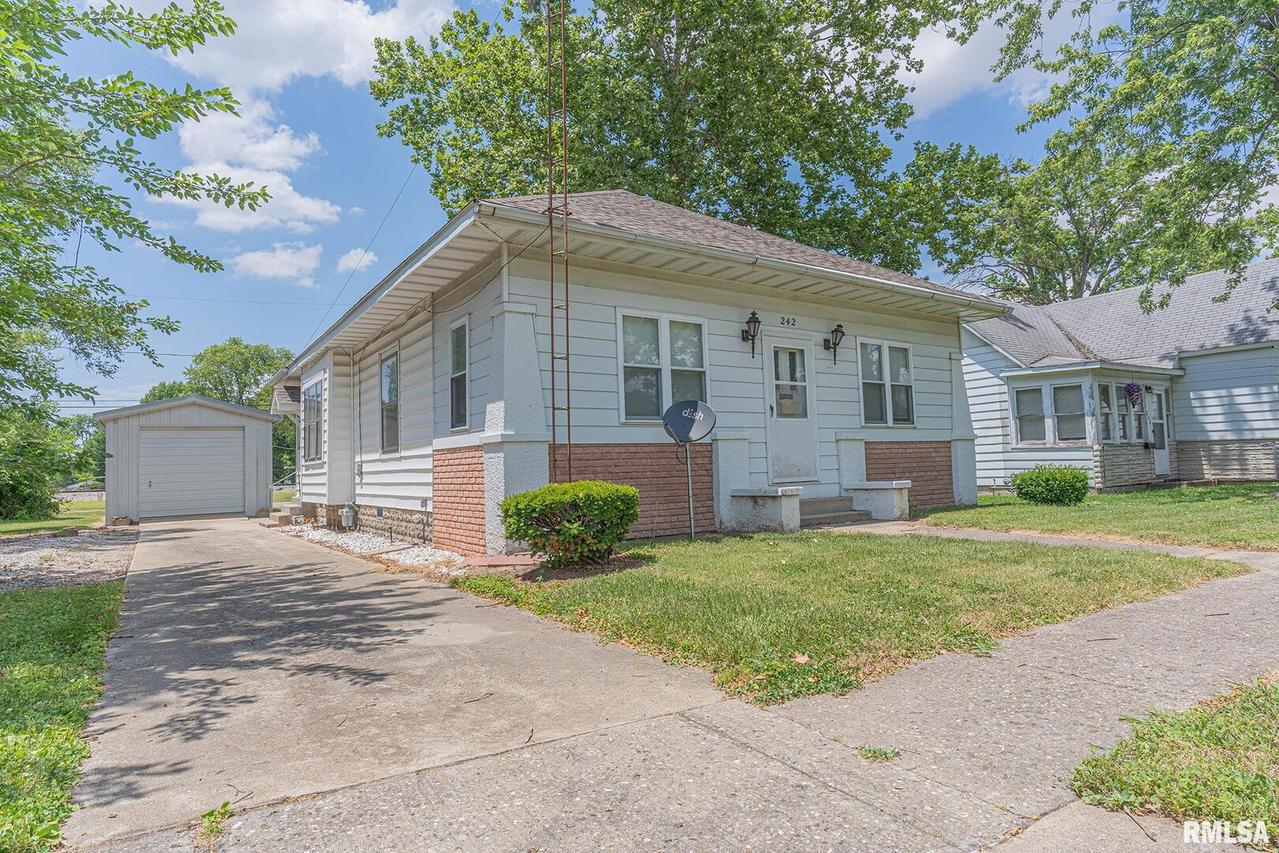 242 N Commercial St., Centralia, IL 62801