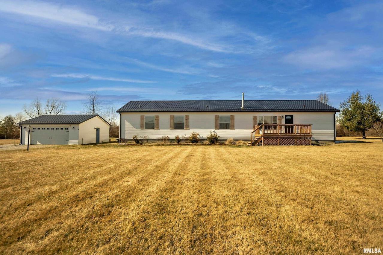 14751 N Birmingham Ln., Woodlawn, IL 62898