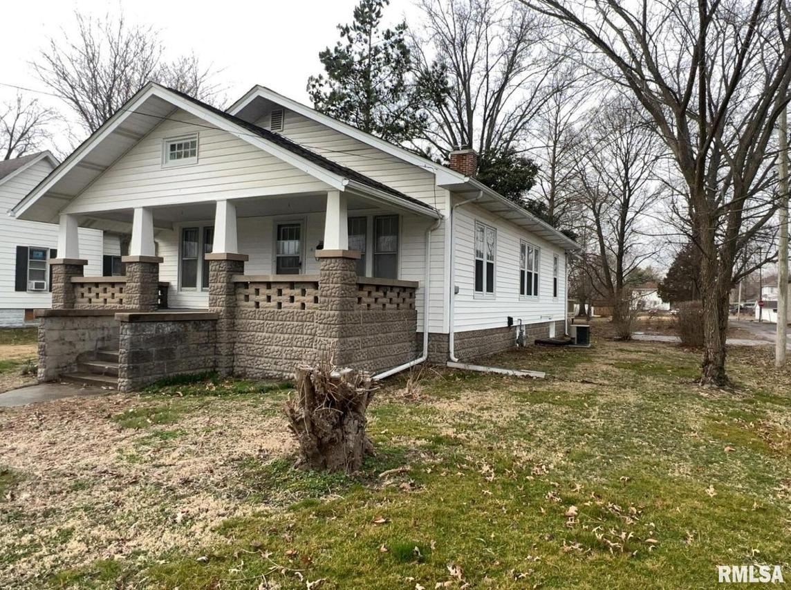 303 S State St., Christopher, IL