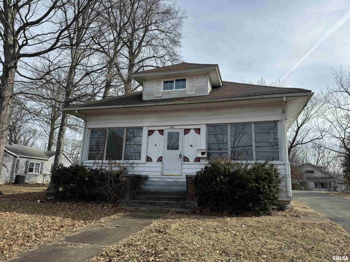 807 S Market St., Marion, IL 62959
