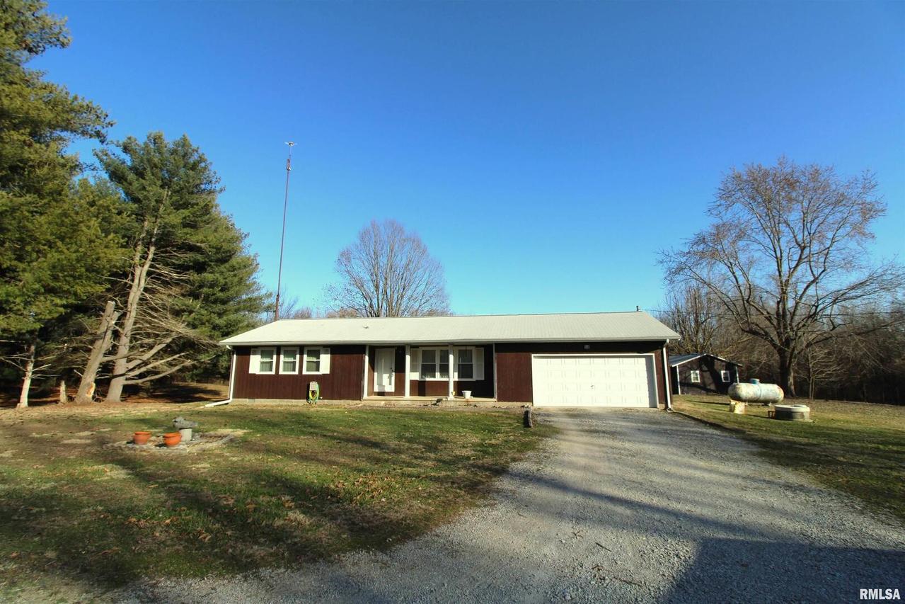 5104 Basom Rd., Salem, IL 62881