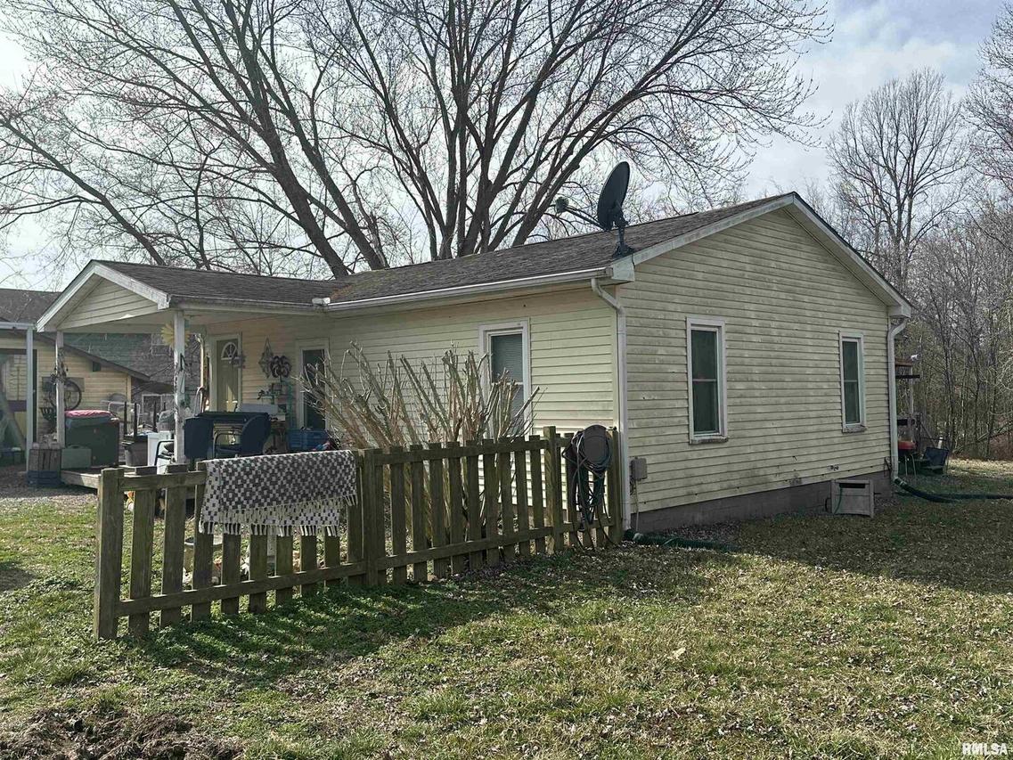 1215 County Line Rd., Carbondale, IL 62901