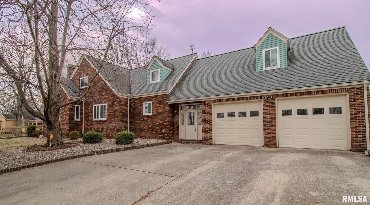 219 S Pine St., Benton, IL 62812