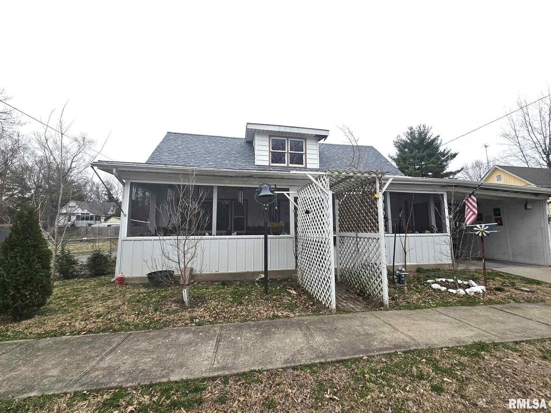 903 Jefferson St., Johnston City, IL 62951