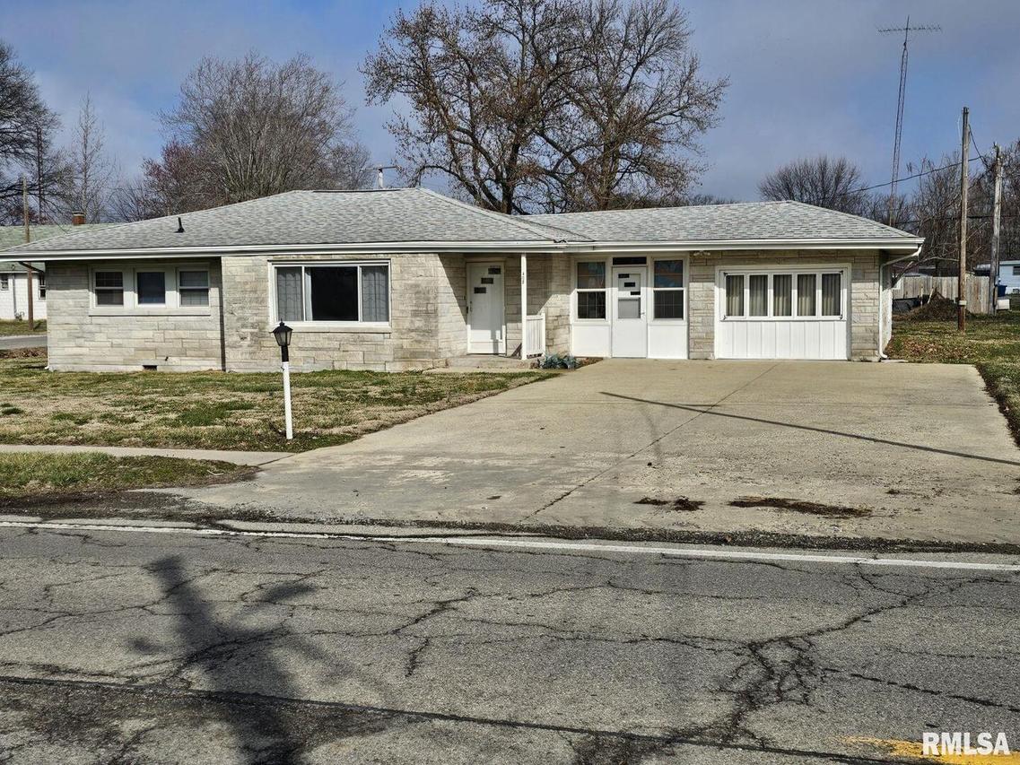 408 W Robinson, Wayne City, IL 62895