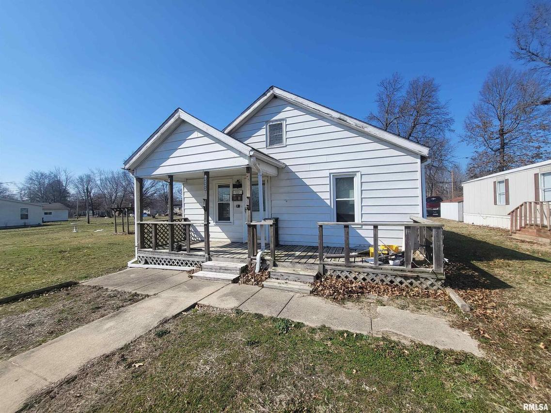 1333 N Trenary St., Salem, IL 62881