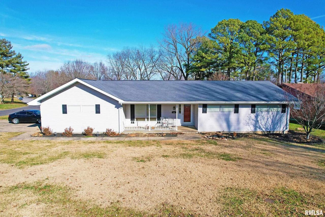 140 Cherry Hills Dr., Mt Carmel, IL 62863