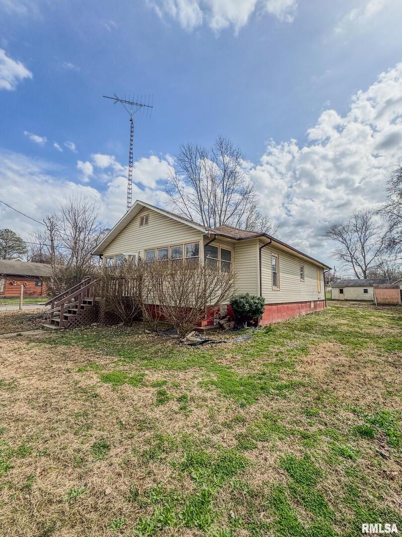 1412 E St Louis St., West Frankfort, IL 62896