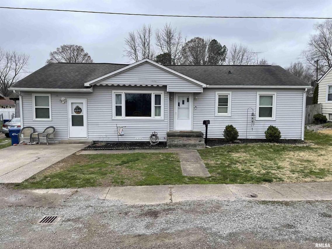 207 State St., Carmi, IL 62821