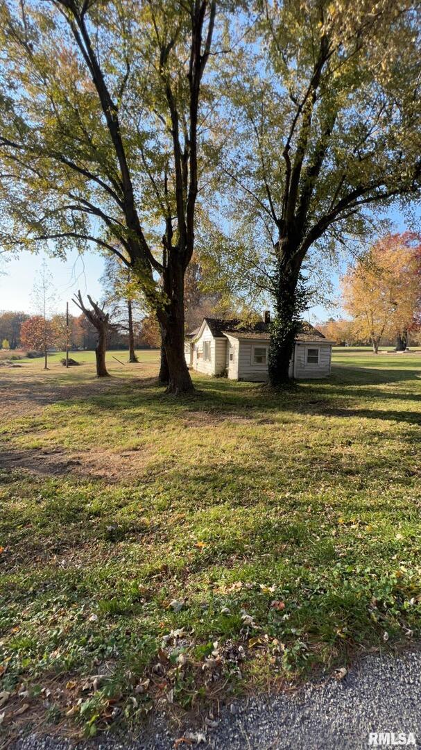 1277 Winery Rd., West Frankfort, IL 62896