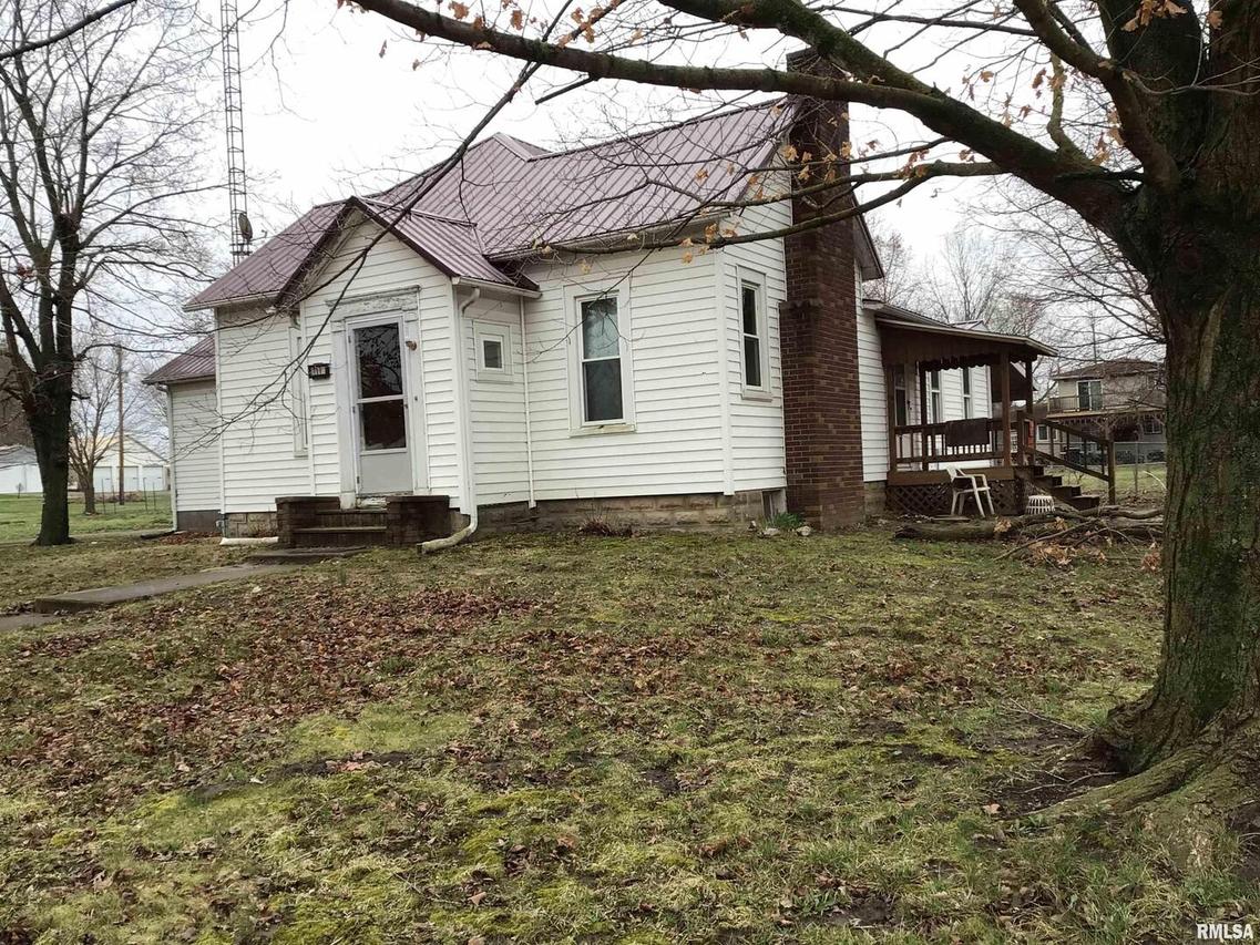 111 E 3rd St., Kell, IL 62853