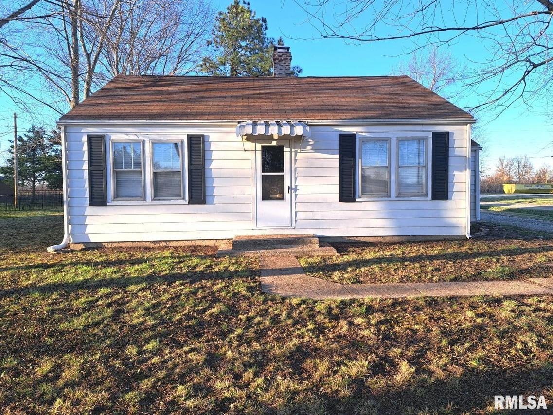 2330 W Main St., Salem, IL 62881