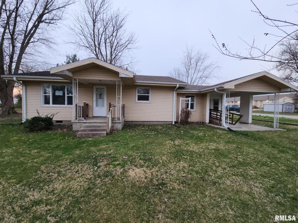 325 Campbell Ave., Flora, IL 62839