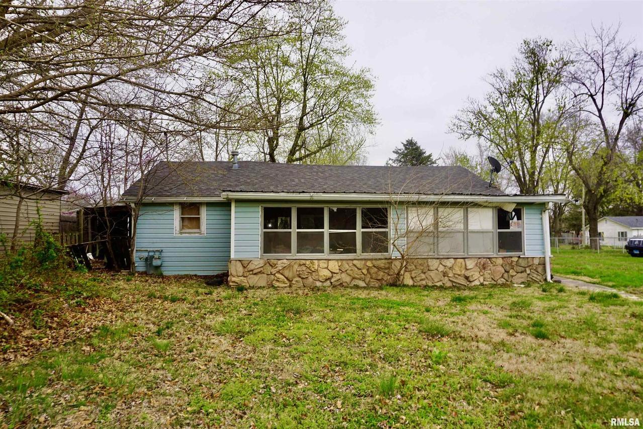 900 Oregon St., Carterville, IL 62918