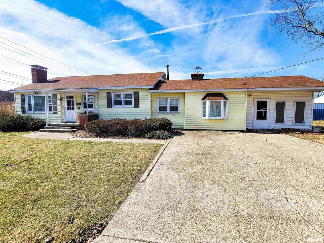 616 S Mill St., Flora, IL 62839