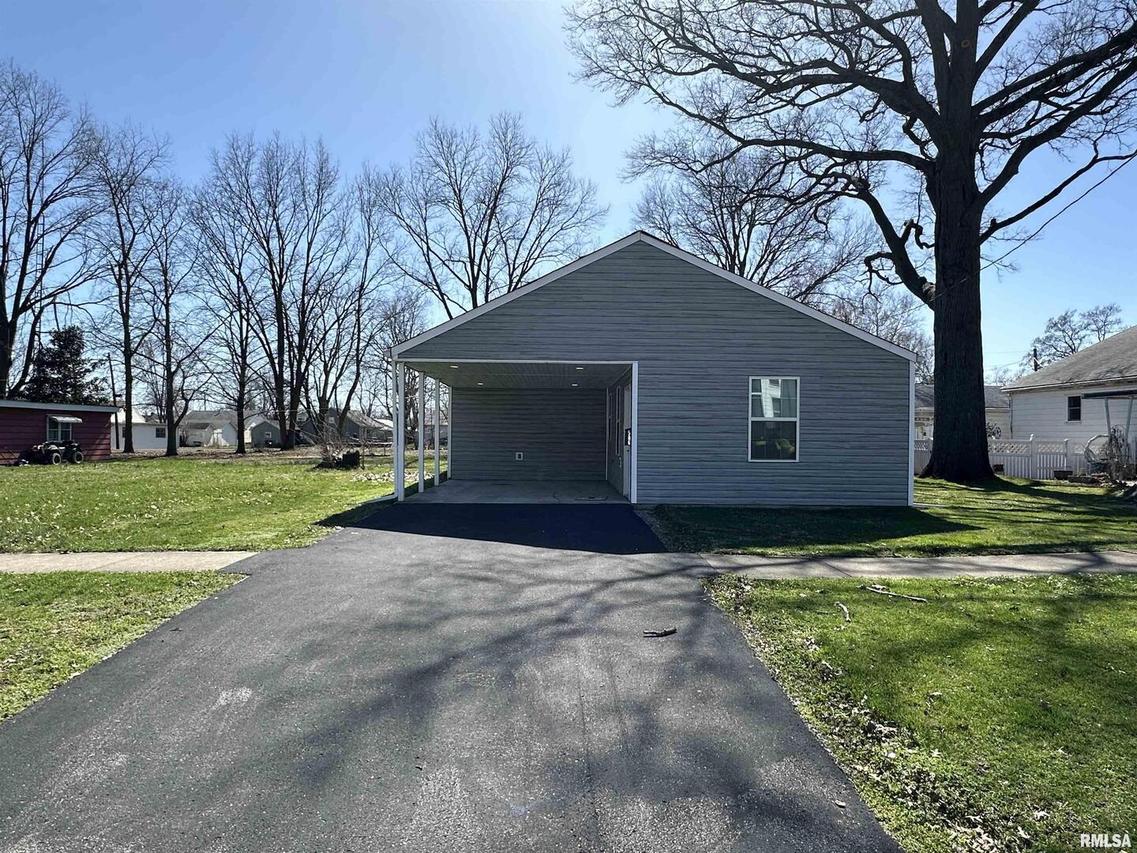 506 W Douglas St., Fairfield, IL 62837