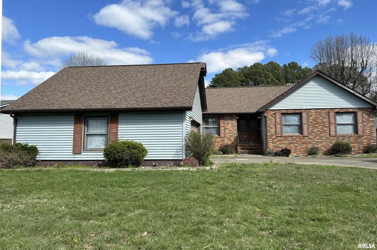 1304 Whisperway, Benton, IL 62812