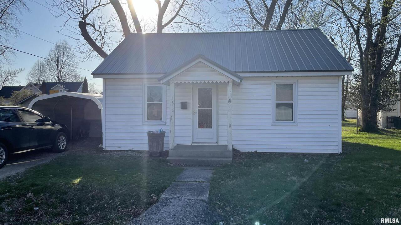 1015 N Jefferson St., Salem, IL 62881