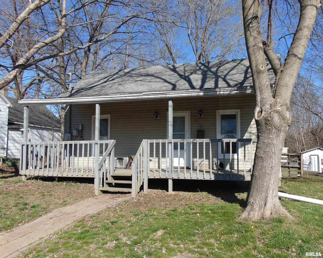 210 N Elm St., Christopher, IL 62822