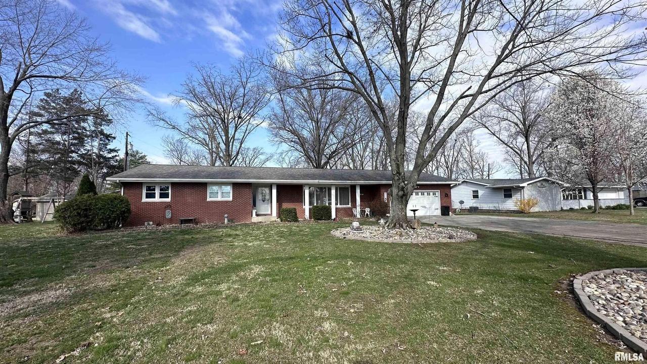 9 Monroe Ave., Salem, IL 62881