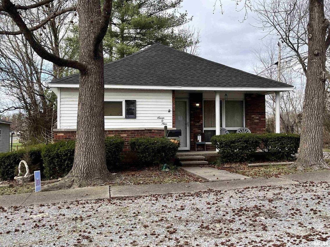 709 W 5th St., West Frankfort, IL 62896