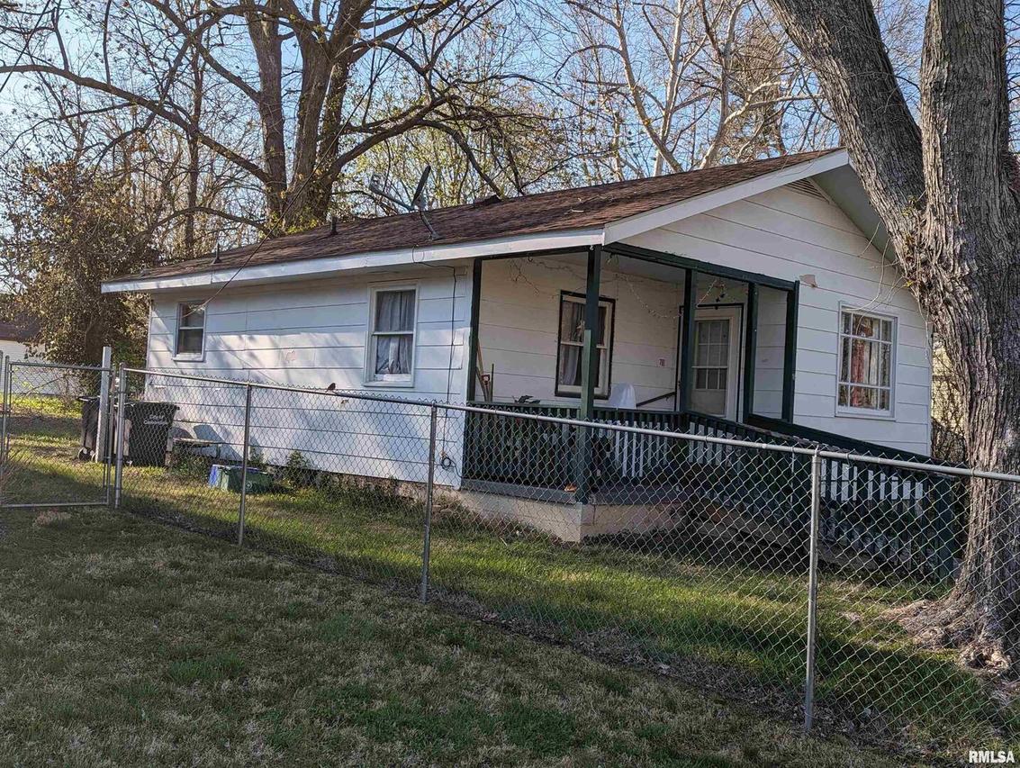 710 N Allyn St., Carbondale, IL 62901