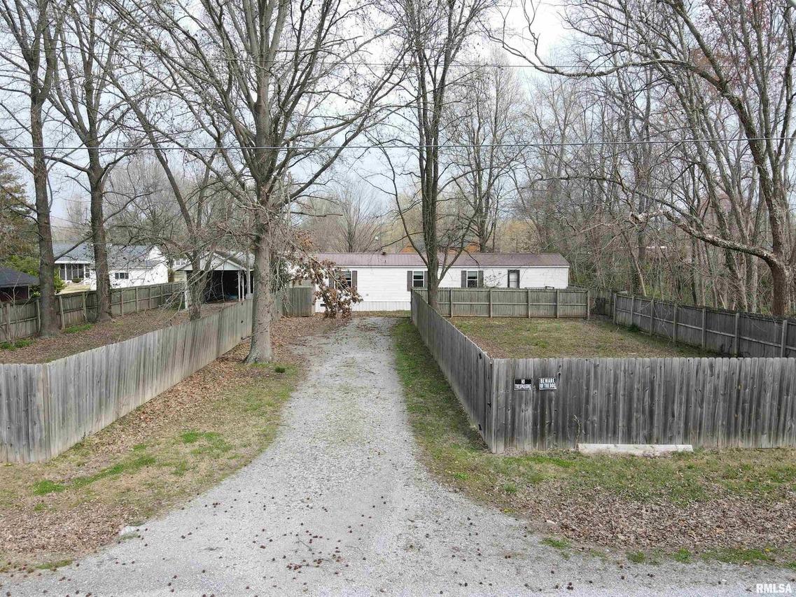 1603 E Stella Rd., West Frankfort, IL 62896