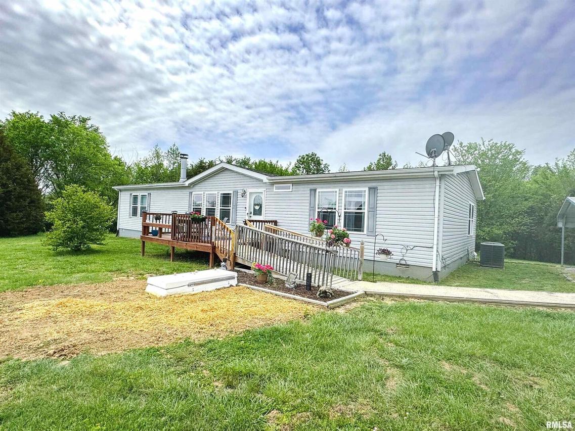 156 Lucas Hap Rd., Anna, IL 62906