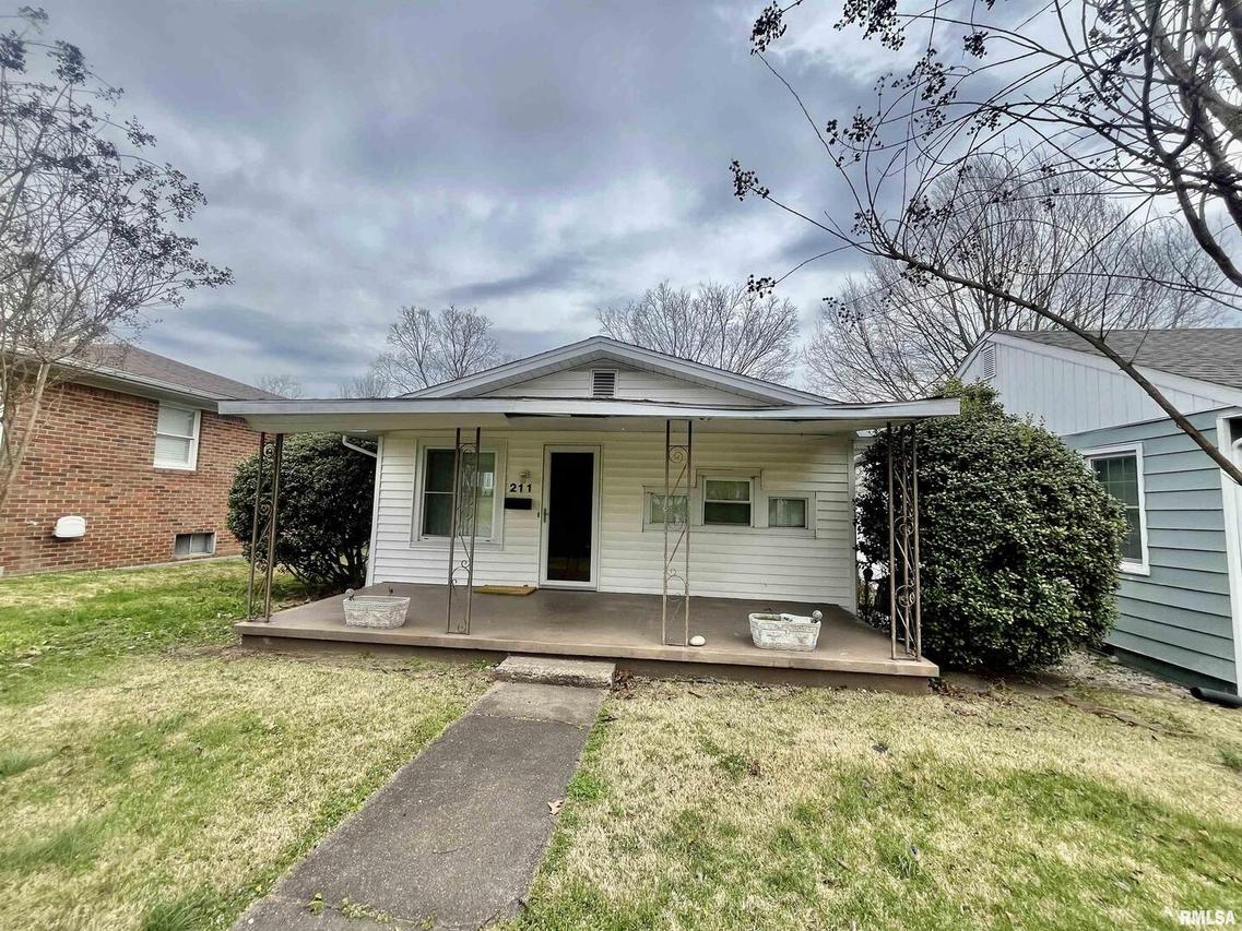 211 E 11th St., Metropolis, IL 62960